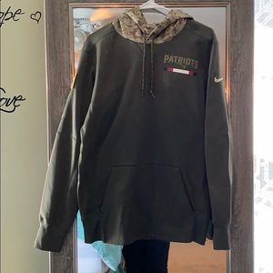 Men’s small military patriots sweatshirt